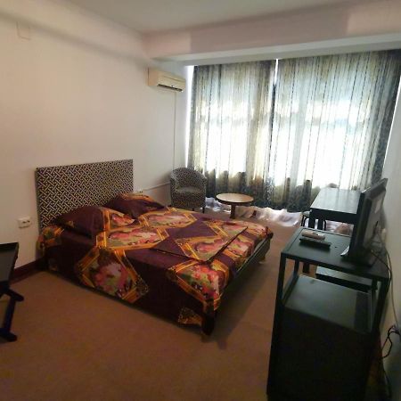 Hotel Dinastia Piteszti Zewnętrze zdjęcie