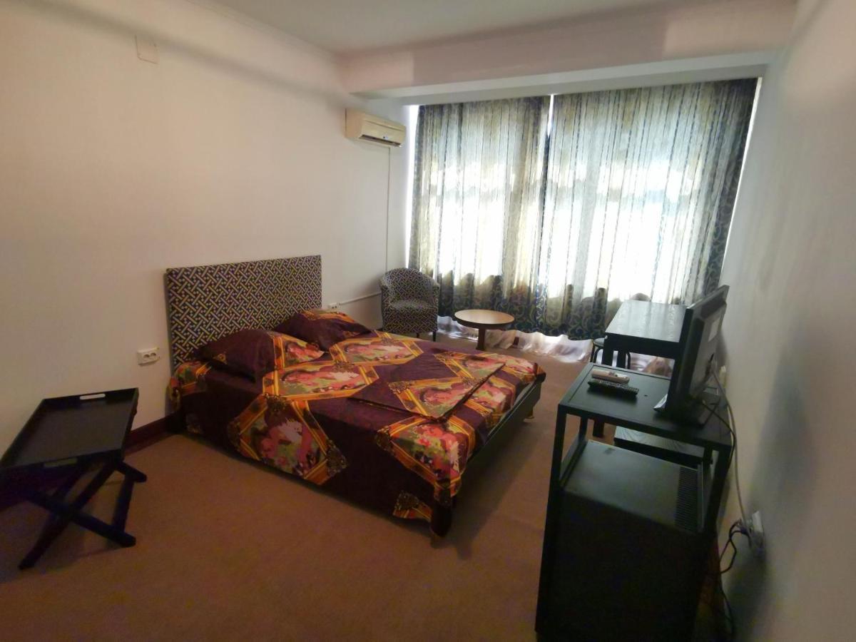Hotel Dinastia Piteszti Zewnętrze zdjęcie