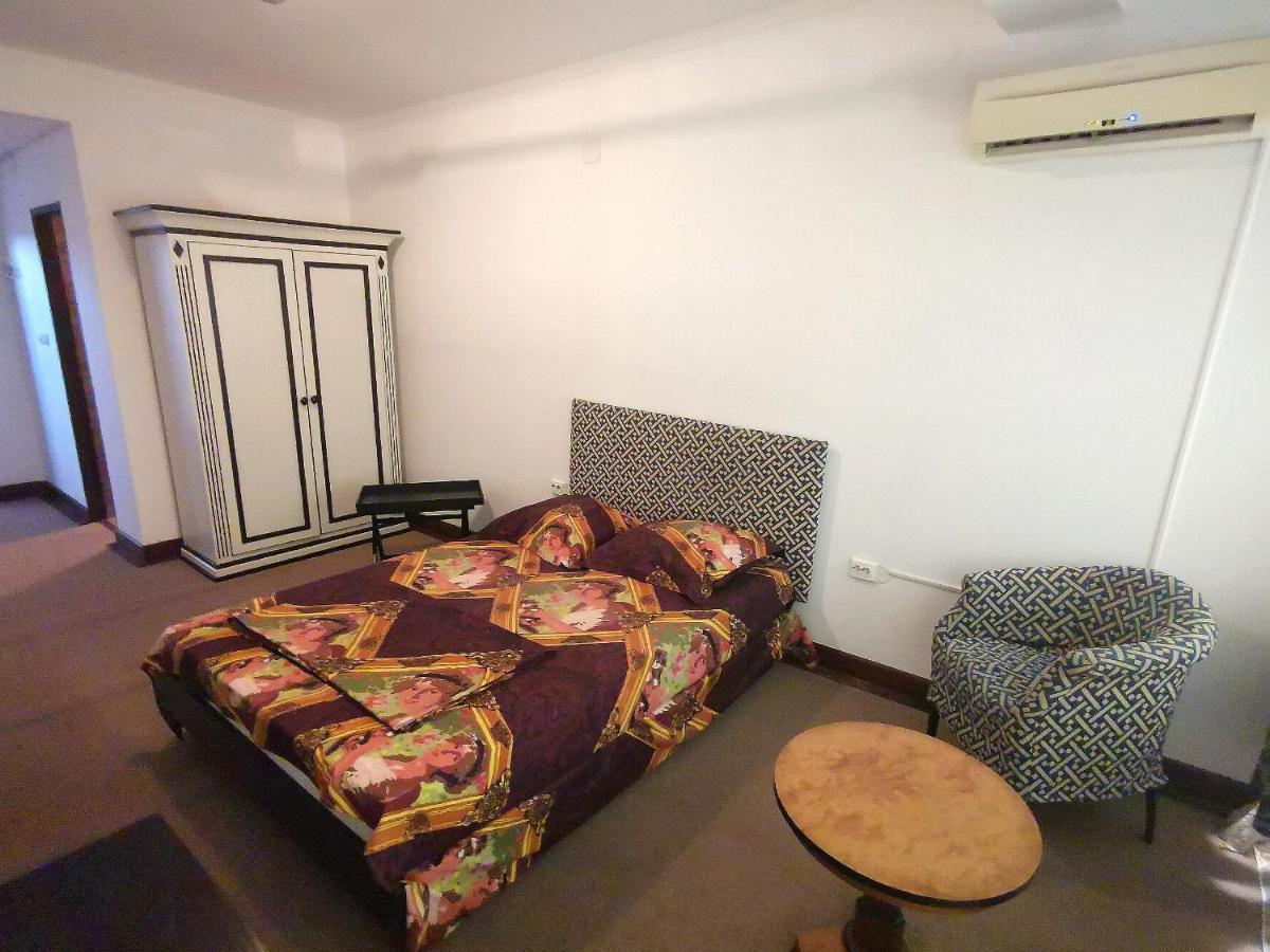 Hotel Dinastia Piteszti Zewnętrze zdjęcie