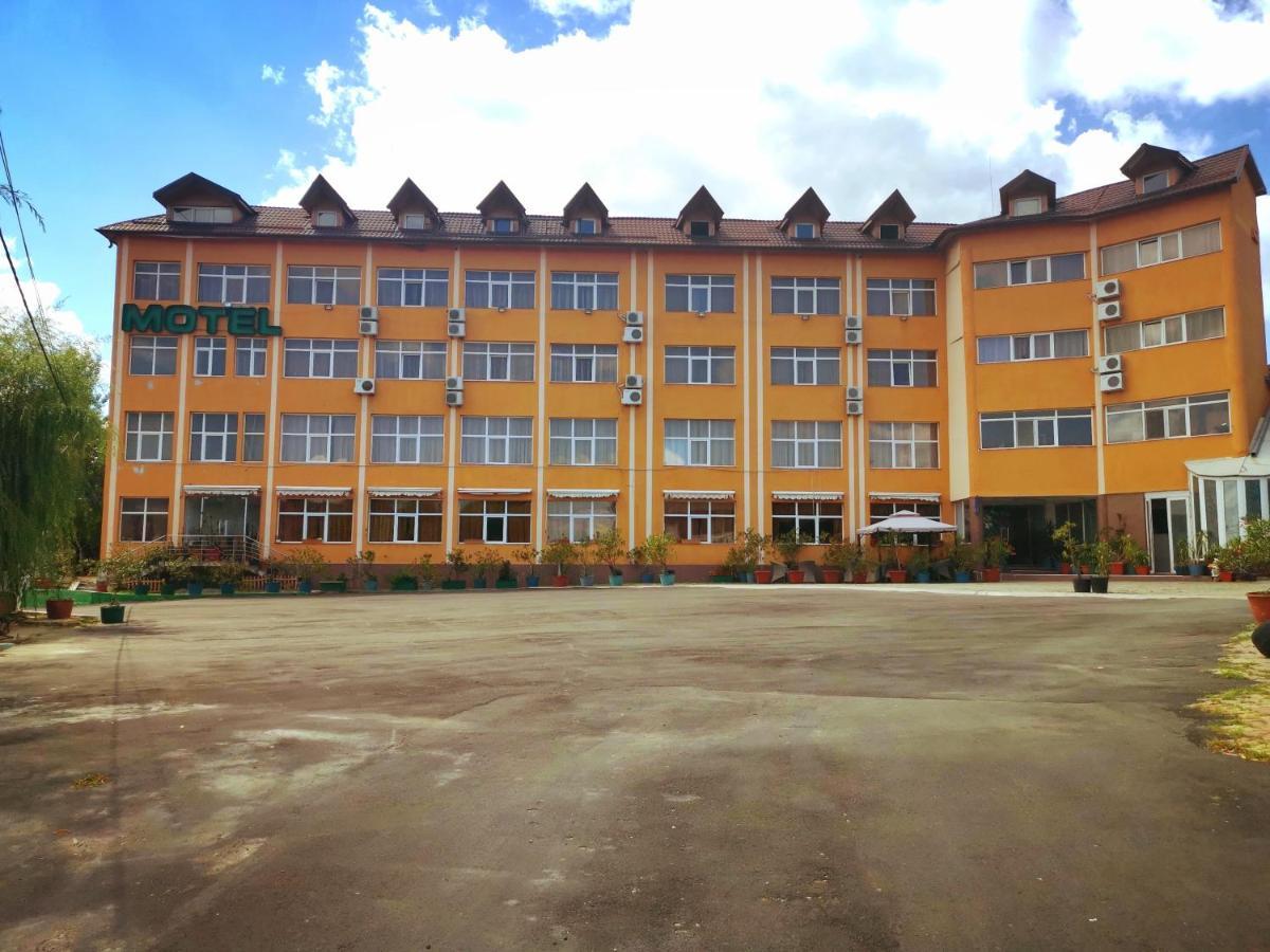 Hotel Dinastia Piteszti Zewnętrze zdjęcie