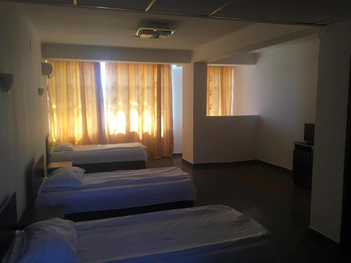 Hotel Dinastia Piteszti Zewnętrze zdjęcie