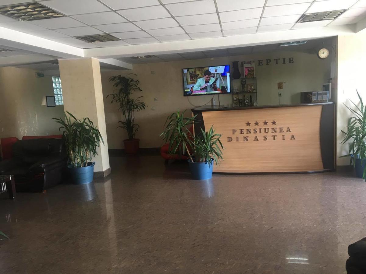Hotel Dinastia Piteszti Zewnętrze zdjęcie