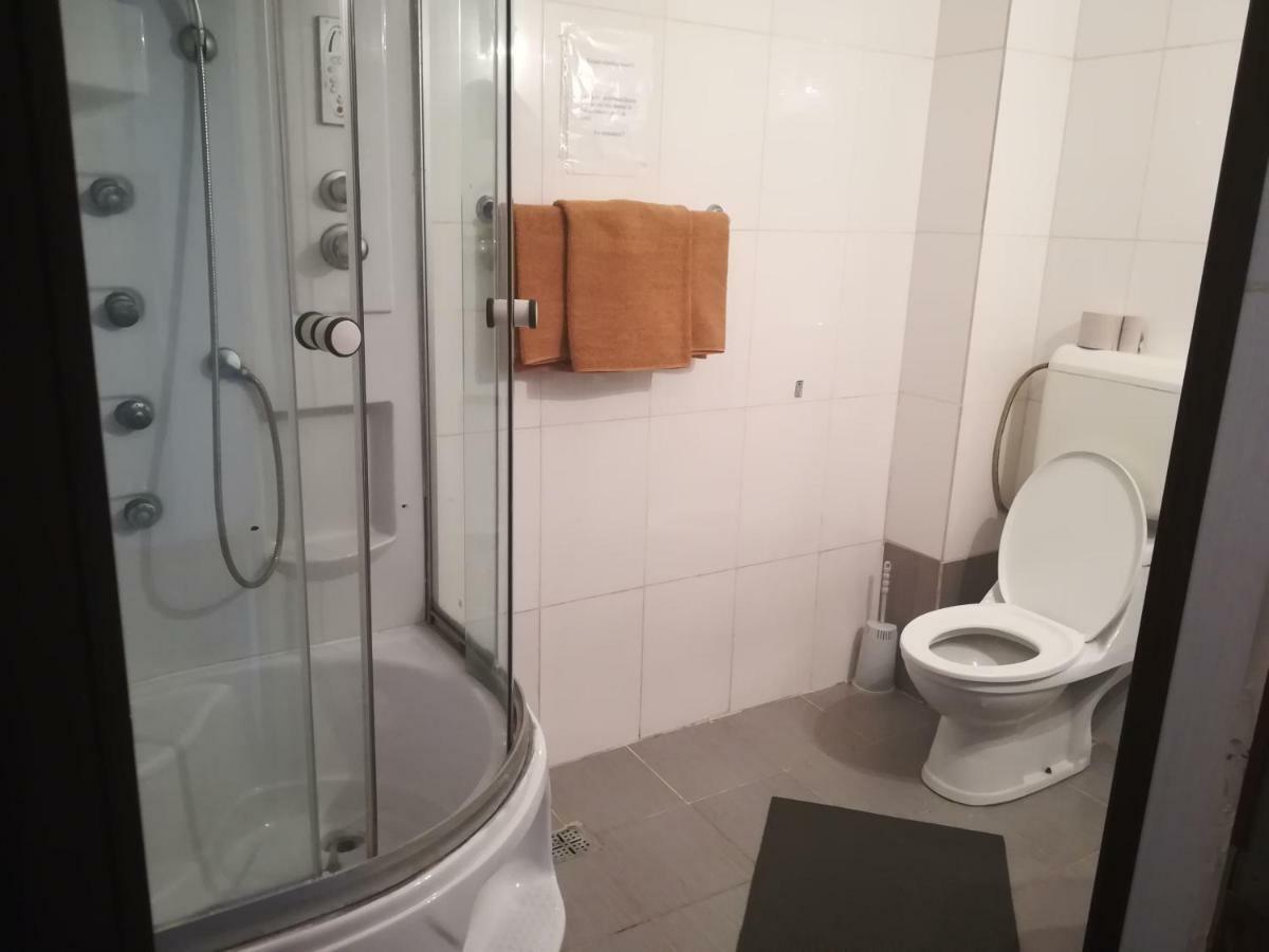 Hotel Dinastia Piteszti Zewnętrze zdjęcie