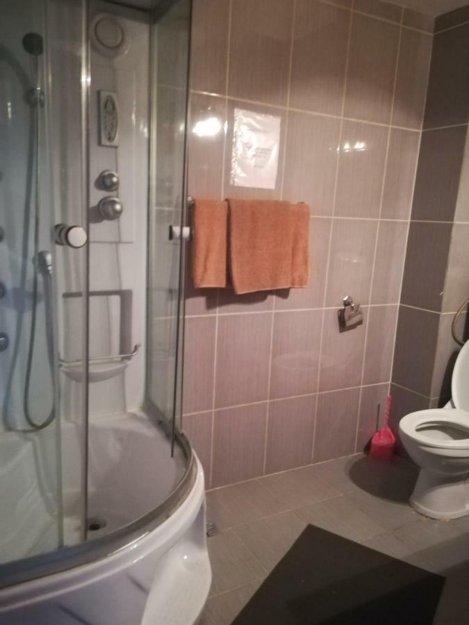 Hotel Dinastia Piteszti Zewnętrze zdjęcie